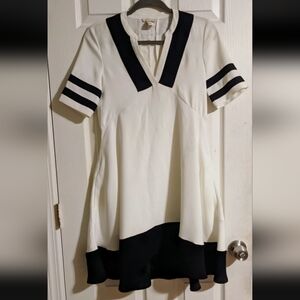 H&M White Black Sporty Dress 32 US 0/2 Relaxed Cut Short Sleeve Striped